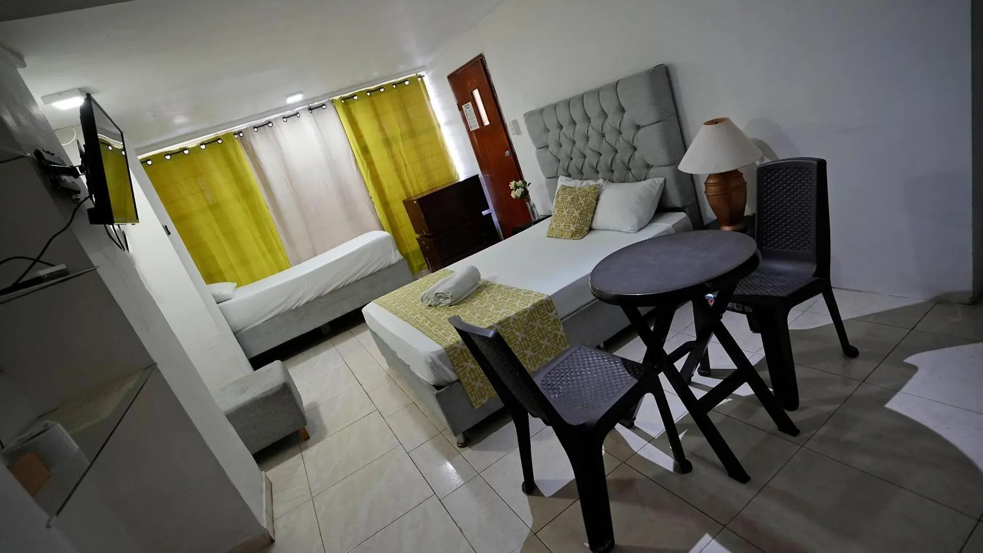 Estudio Con Entrada Independiente Laguito 1 location
